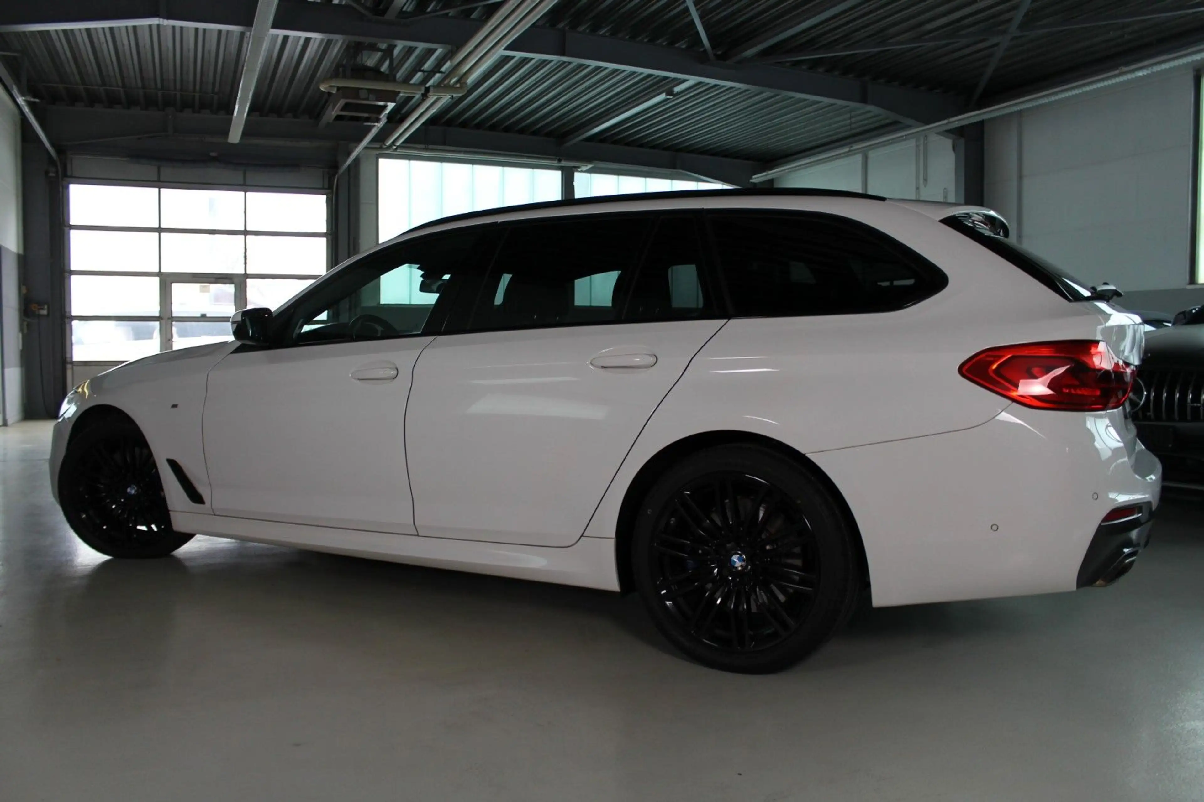 BMW 540 d T xDrive M-Sport 360°/H&K/LHZ/Sitzlüftung — photo 11