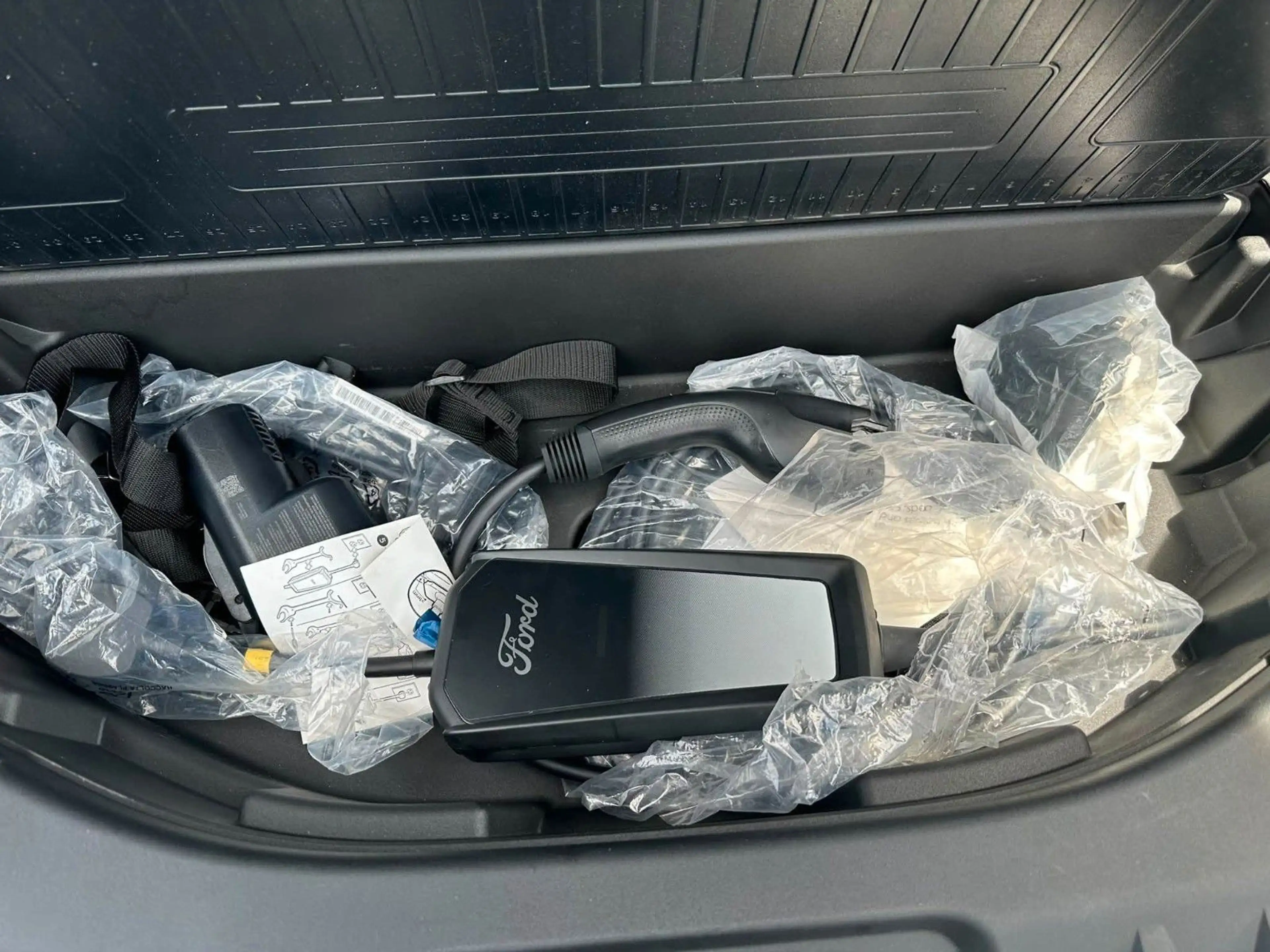 Ford F 150 Lightning XLT 2025 weiss im Vorlauf +18 — photo 8