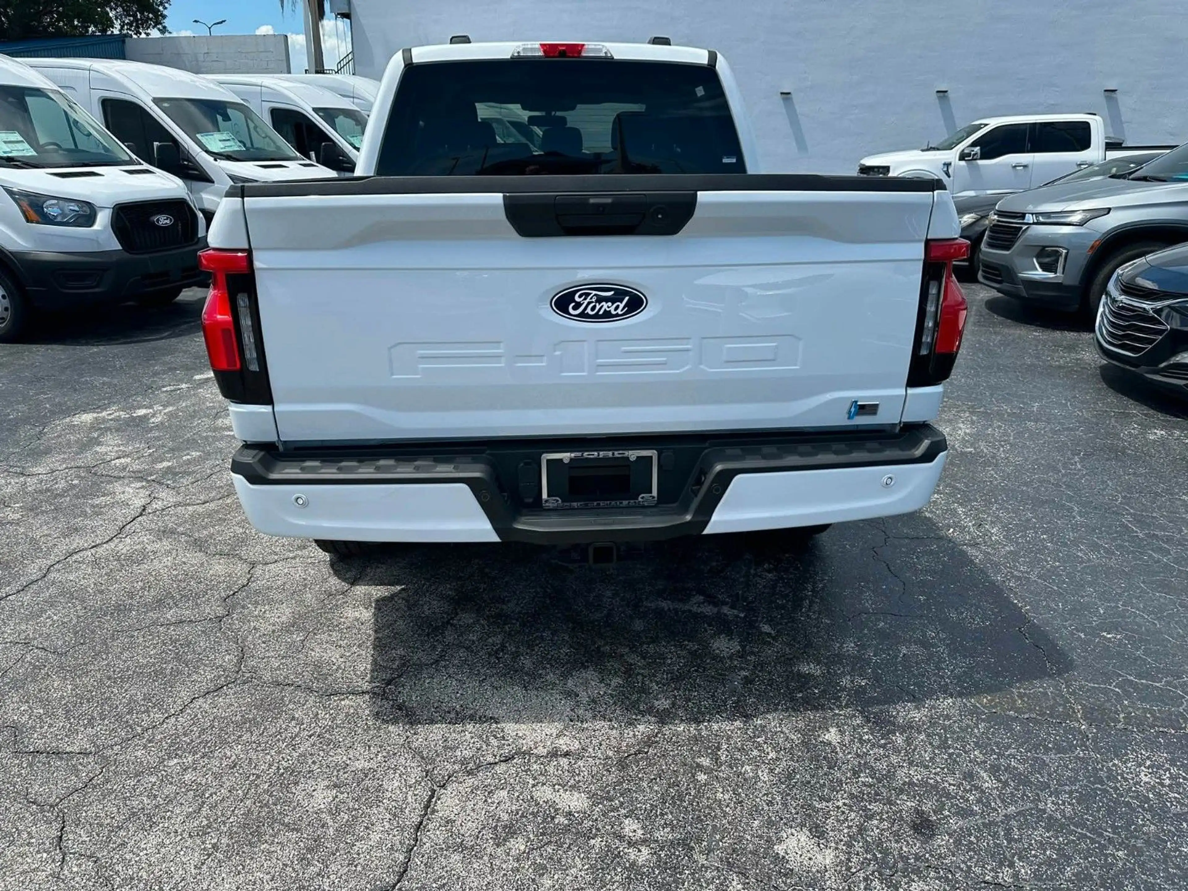 Ford F 150 Lightning XLT 2025 weiss im Vorlauf +18 — photo 7