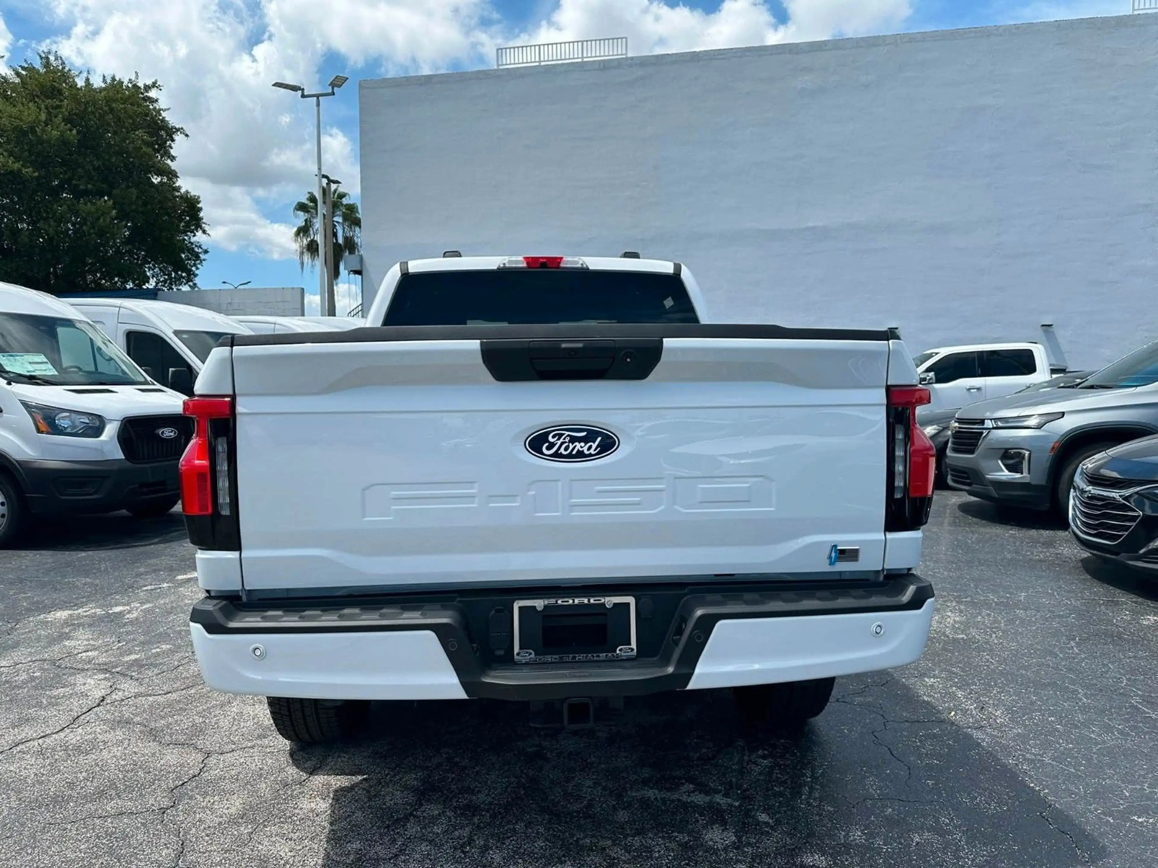Ford F 150 Lightning XLT 2025 weiss im Vorlauf +18 — photo 3