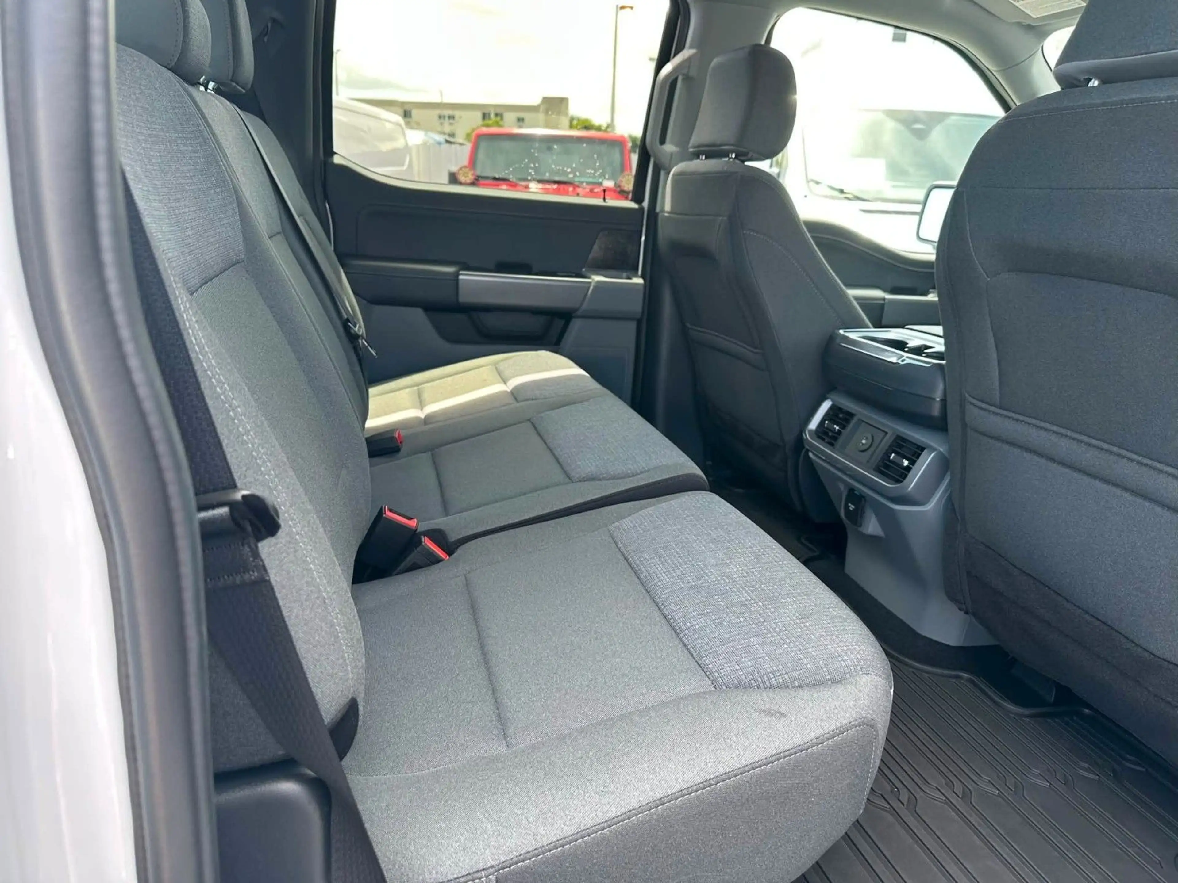Ford F 150 Lightning XLT 2025 weiss im Vorlauf +18 — photo 13