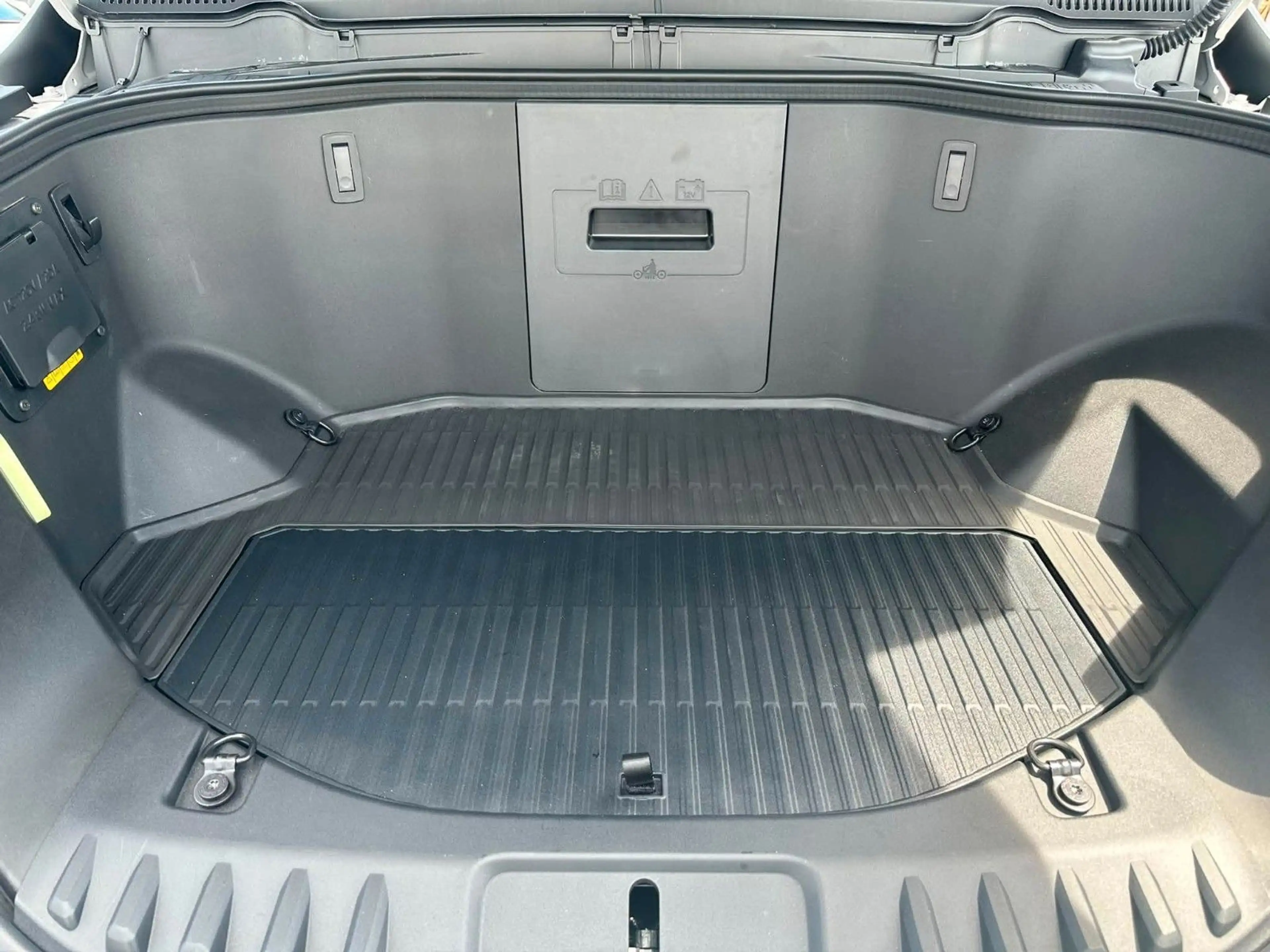 Ford F 150 Lightning XLT 2025 weiss im Vorlauf +18 — photo 14