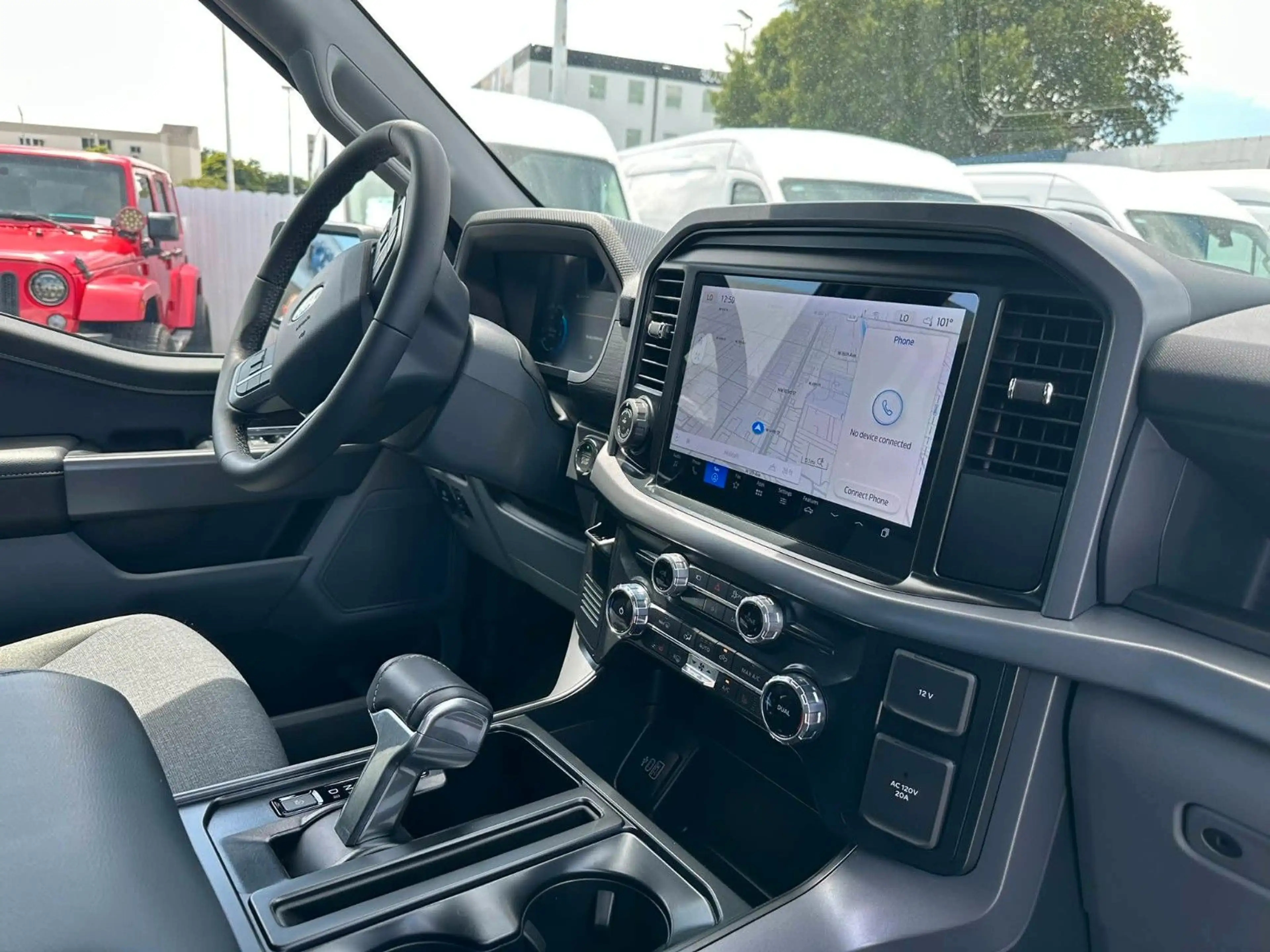 Ford F 150 Lightning XLT 2025 weiss im Vorlauf +18 — photo 10