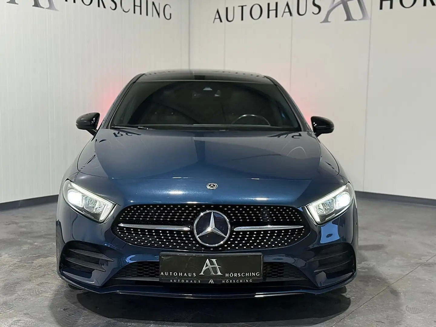 Mercedes-Benz A 180 Limousine //AMG-Paket//Panoramadach// Blau - 2