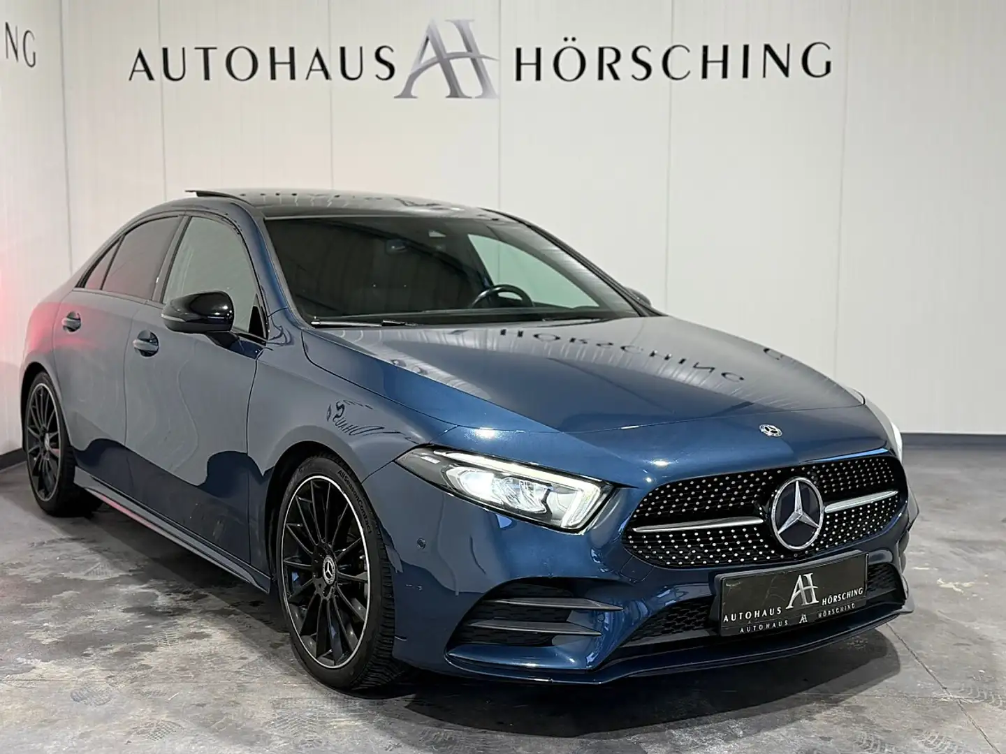 Mercedes-Benz A 180 Limousine //AMG-Paket//Panoramadach// Blau - 1