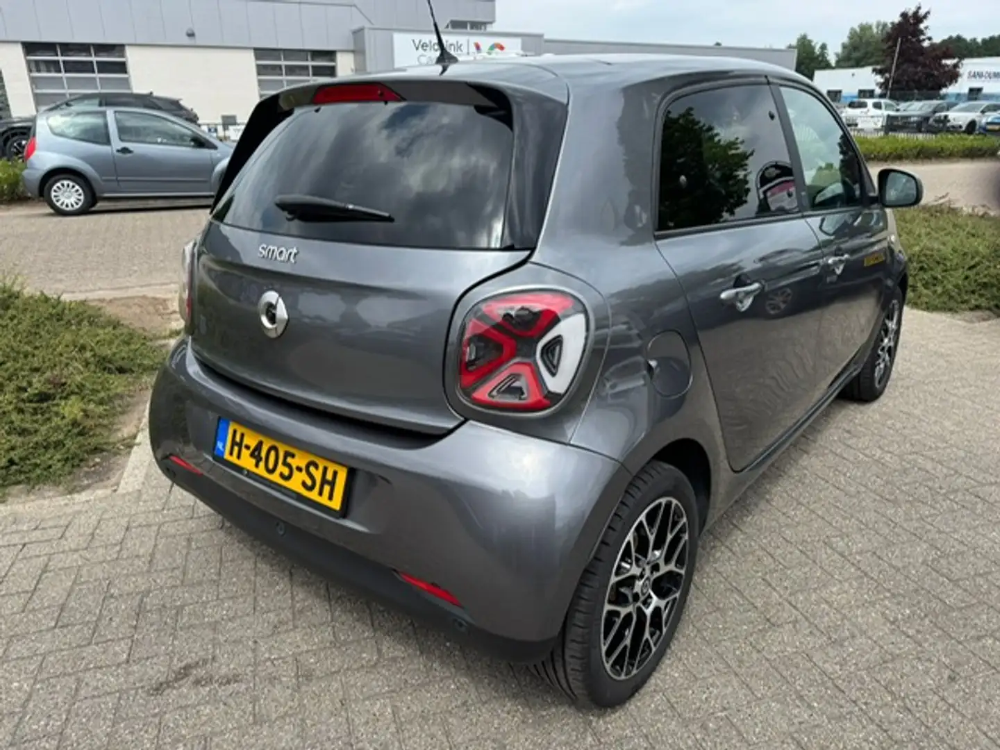 smart forFour EQ Comfort PLUS 18 kWh Aut Navigatie Panoramadak Grijs - 2