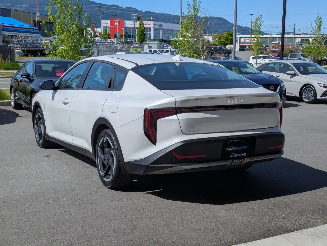 Kia K4 снимка Kia K4