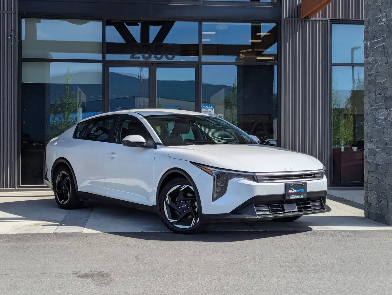 Kia K4 снимка Kia K4