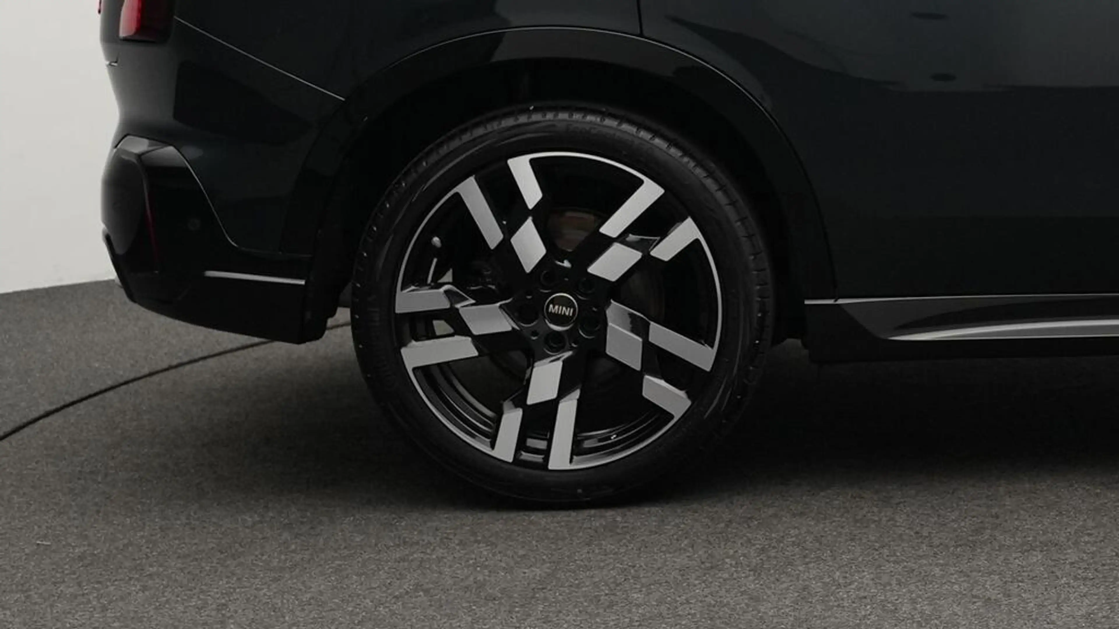 MINI Countryman S All4 John Cooper Works Trim — photo 9