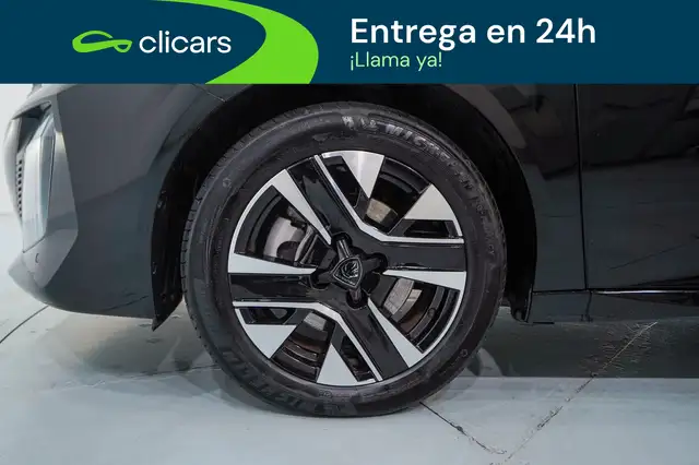 Peugeot 208 view 11