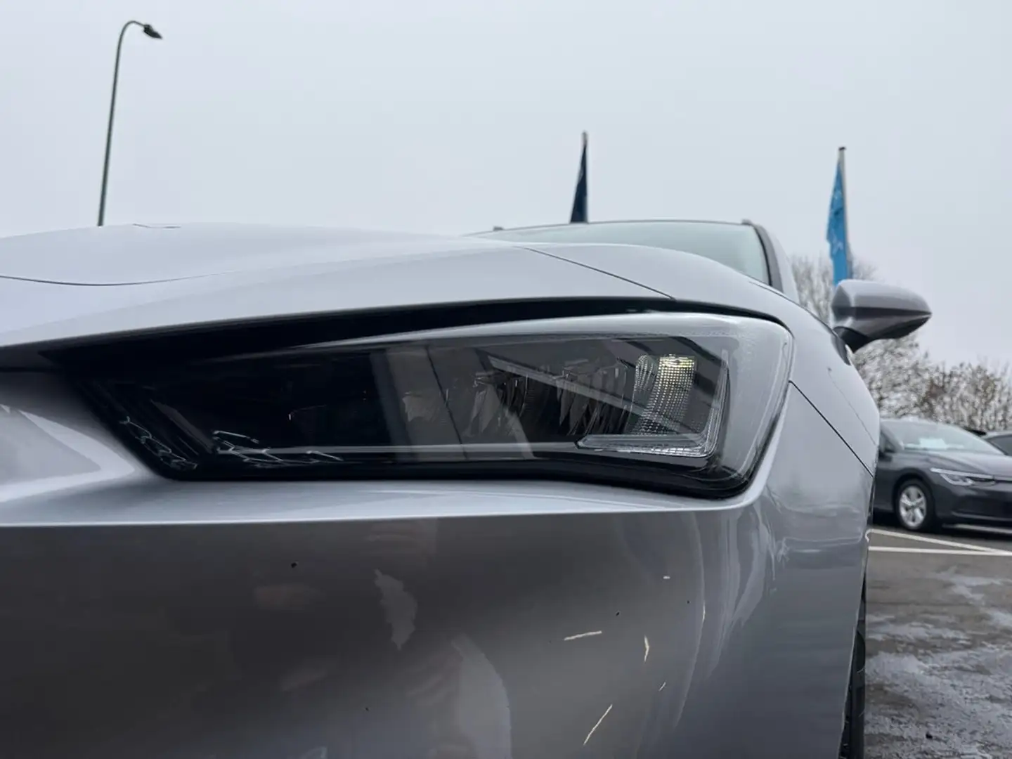 SEAT Leon ST 2,0 TDI DSG Silber - 2