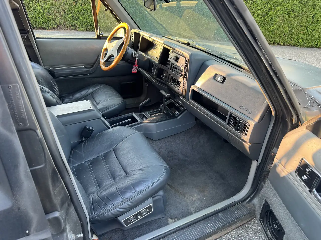 Jeep Cherokee 4.0 Limited XJ, Orig. - Oldtimer mit neuem TÜV, foto 11