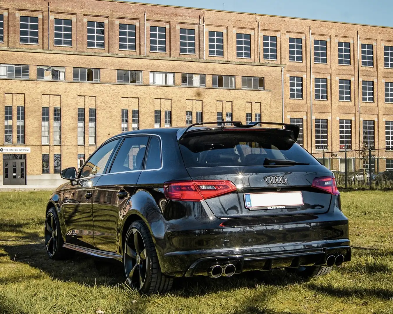 Audi A3 1.4 TFSI 200 pk Full S-Line Zwart - 2