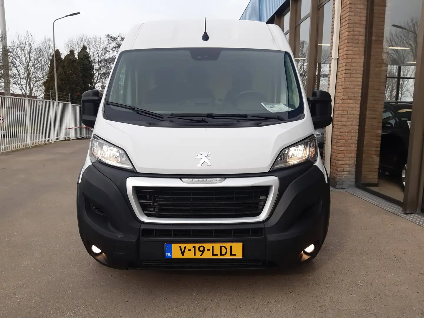 Peugeot Boxer 2.2 BlueHDi 140 Pk L4H2 Airco Cruise control Navig Wit - 2