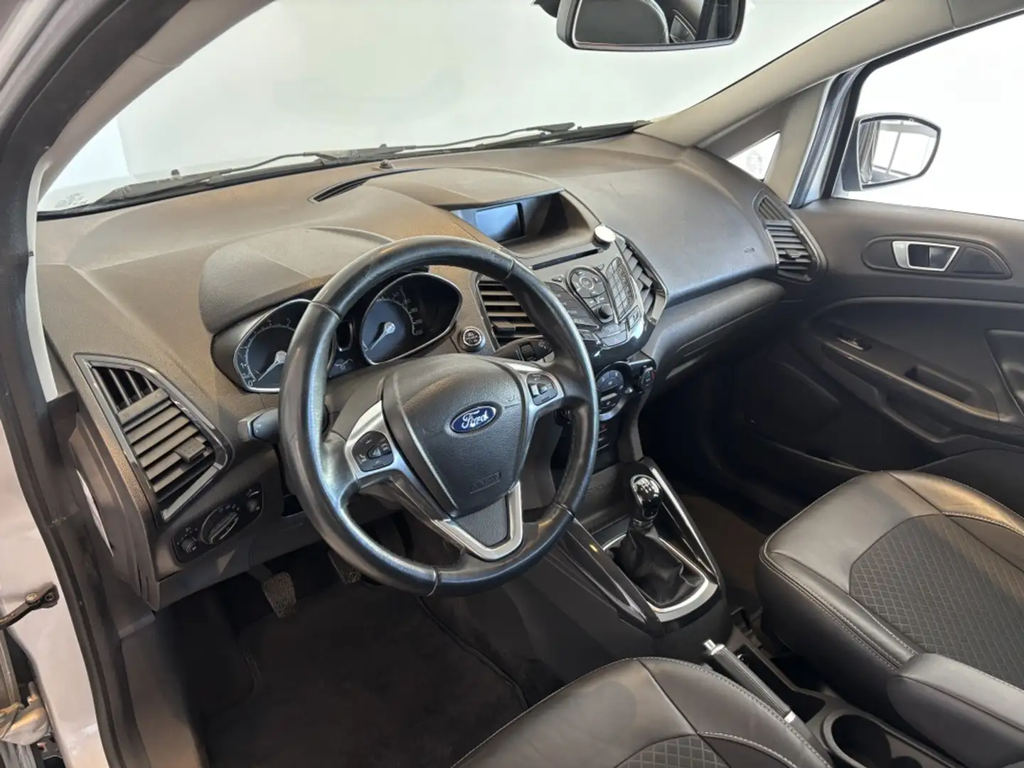 Ford EcoSport 1.0 EcoB. Titanium, Trekhaak, Stoelverwarming Gris - 2