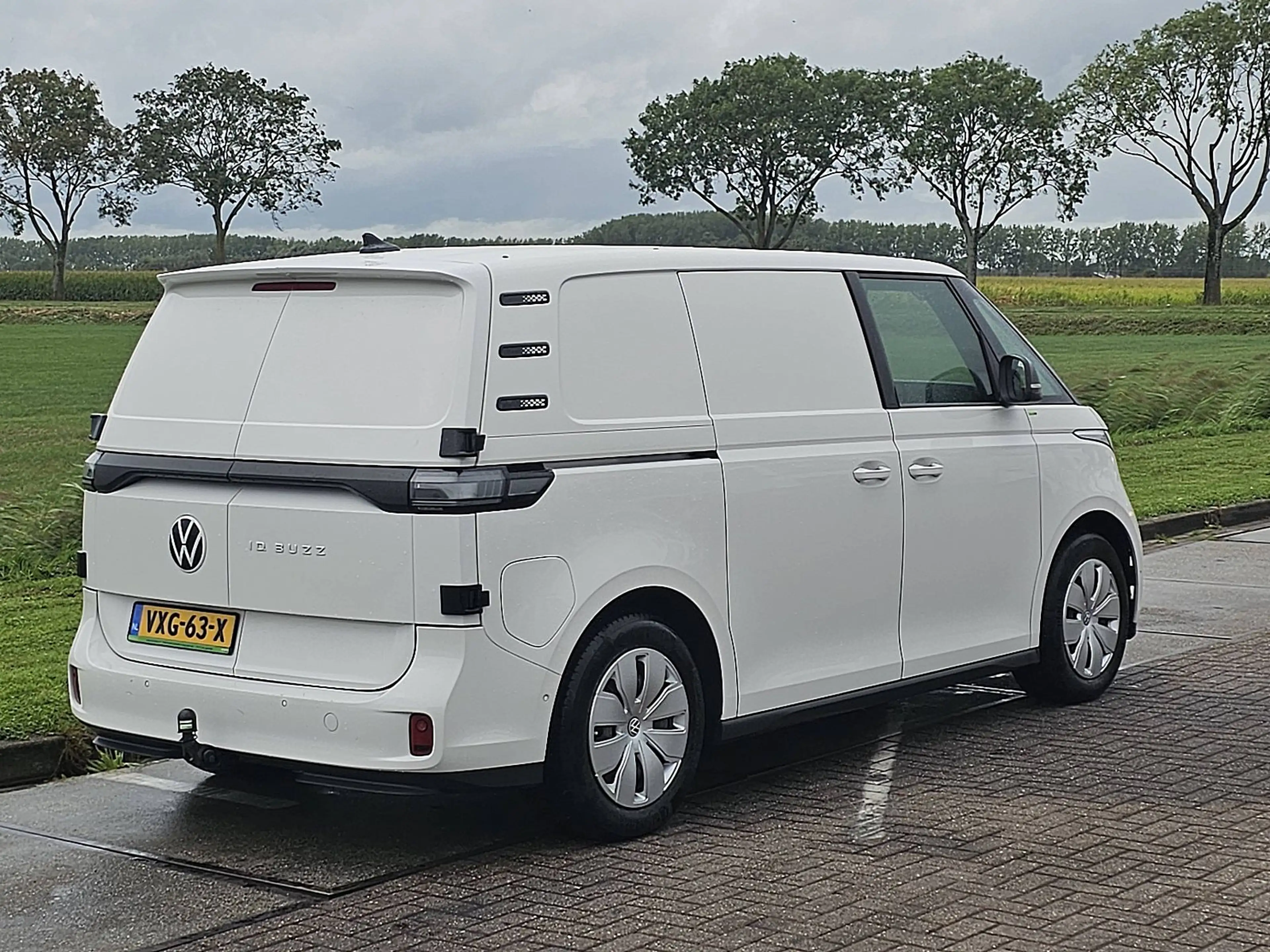 Volkswagen ID. Buzz Cargo ID.BUZZ wltp 424 kms — photo 3