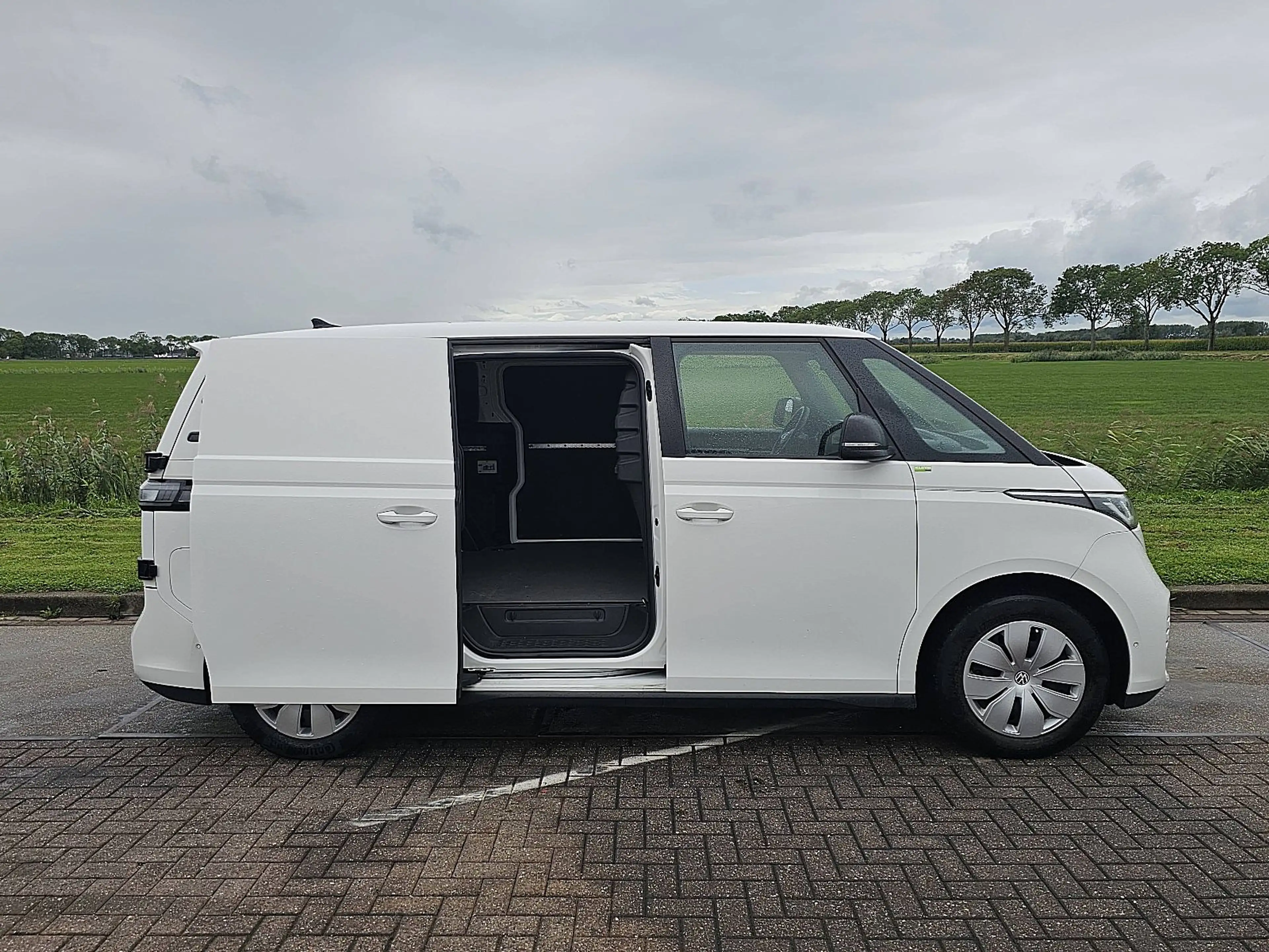 Volkswagen ID. Buzz Cargo ID.BUZZ wltp 424 kms — photo 13