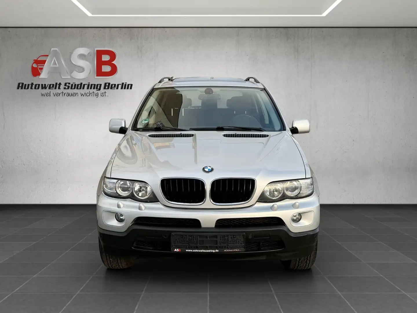 BMW X5 3.0d 1. Hand*108.000km*XENON*Panoramadach*AHK Silber - 2