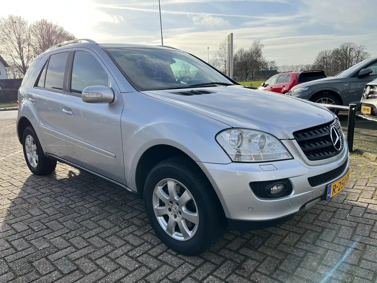 Mercedes-Benz ML 350 M-klasse [LEES ADVERTENTIE] | 272pk | Leder | Carp Grijs - 2