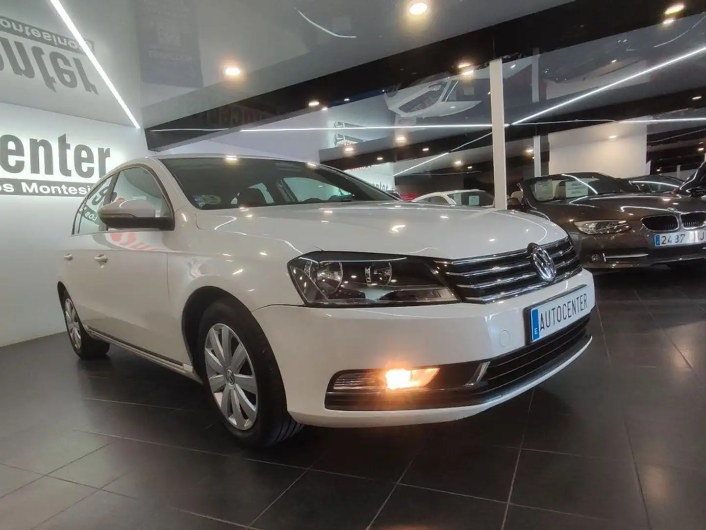Volkswagen Passat 1.6 TDI 105cv Business Bluemotion Wit - 2