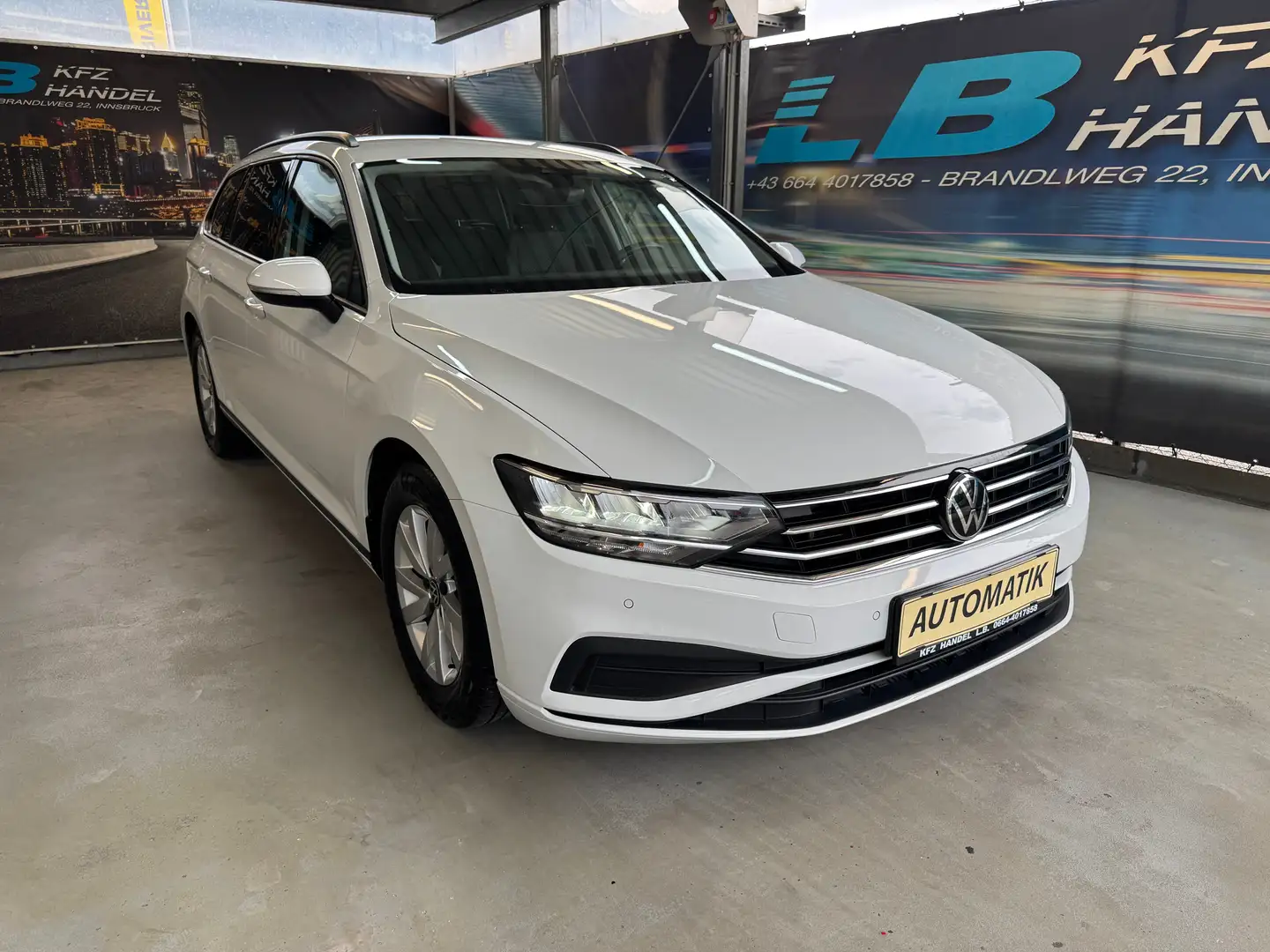 Volkswagen Passat Variant Conceptline Weiß - 1