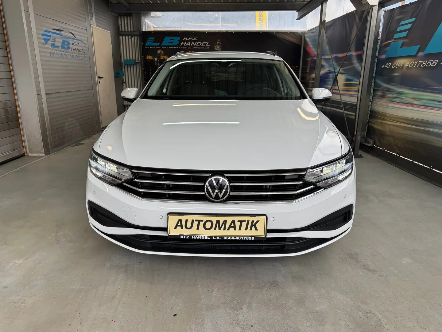 Volkswagen Passat Variant Conceptline Weiß - 2