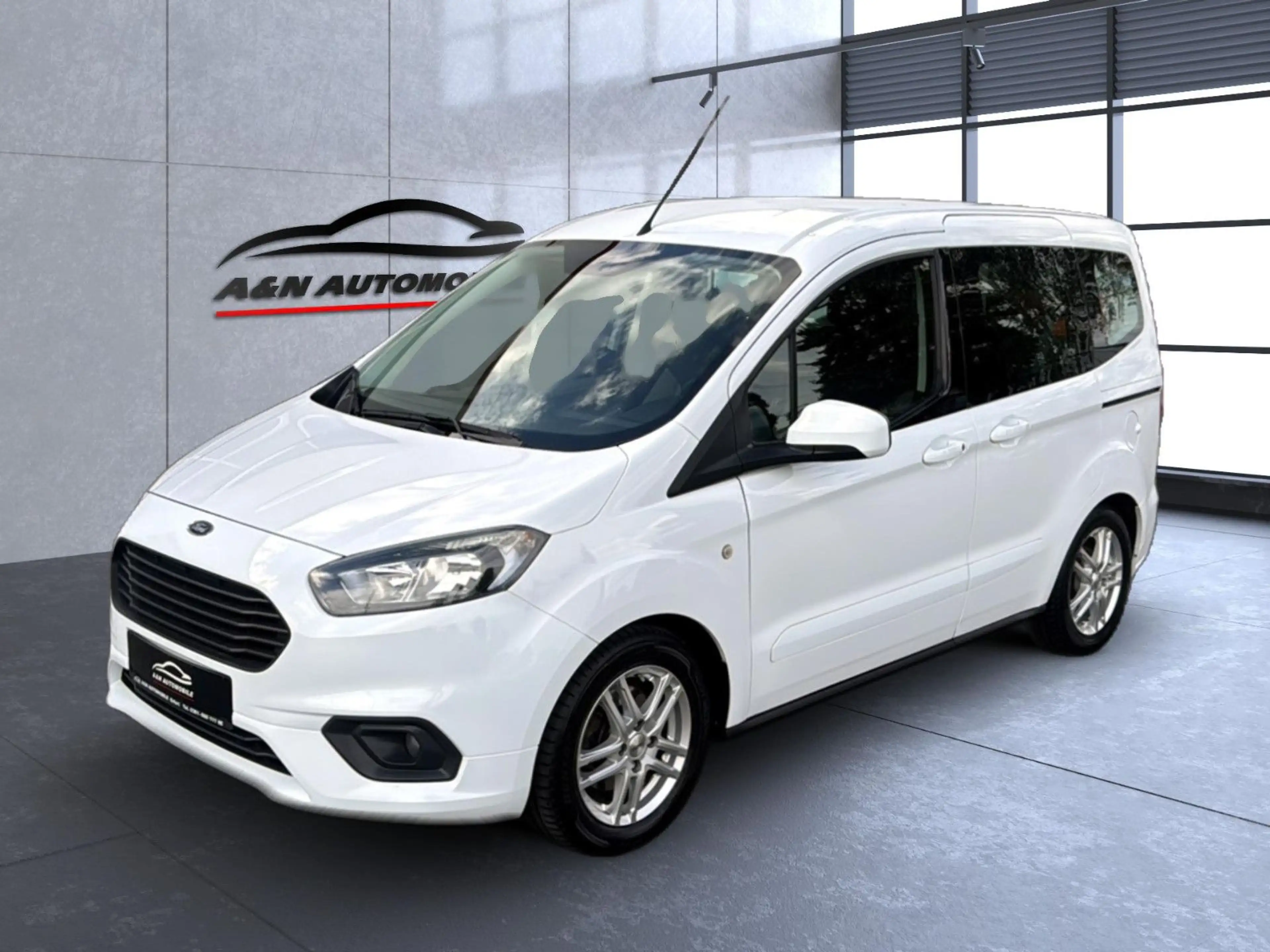 Ford Tourneo Courier Trend+NAVI+KLIMA+APPLE-CAR+1HAND