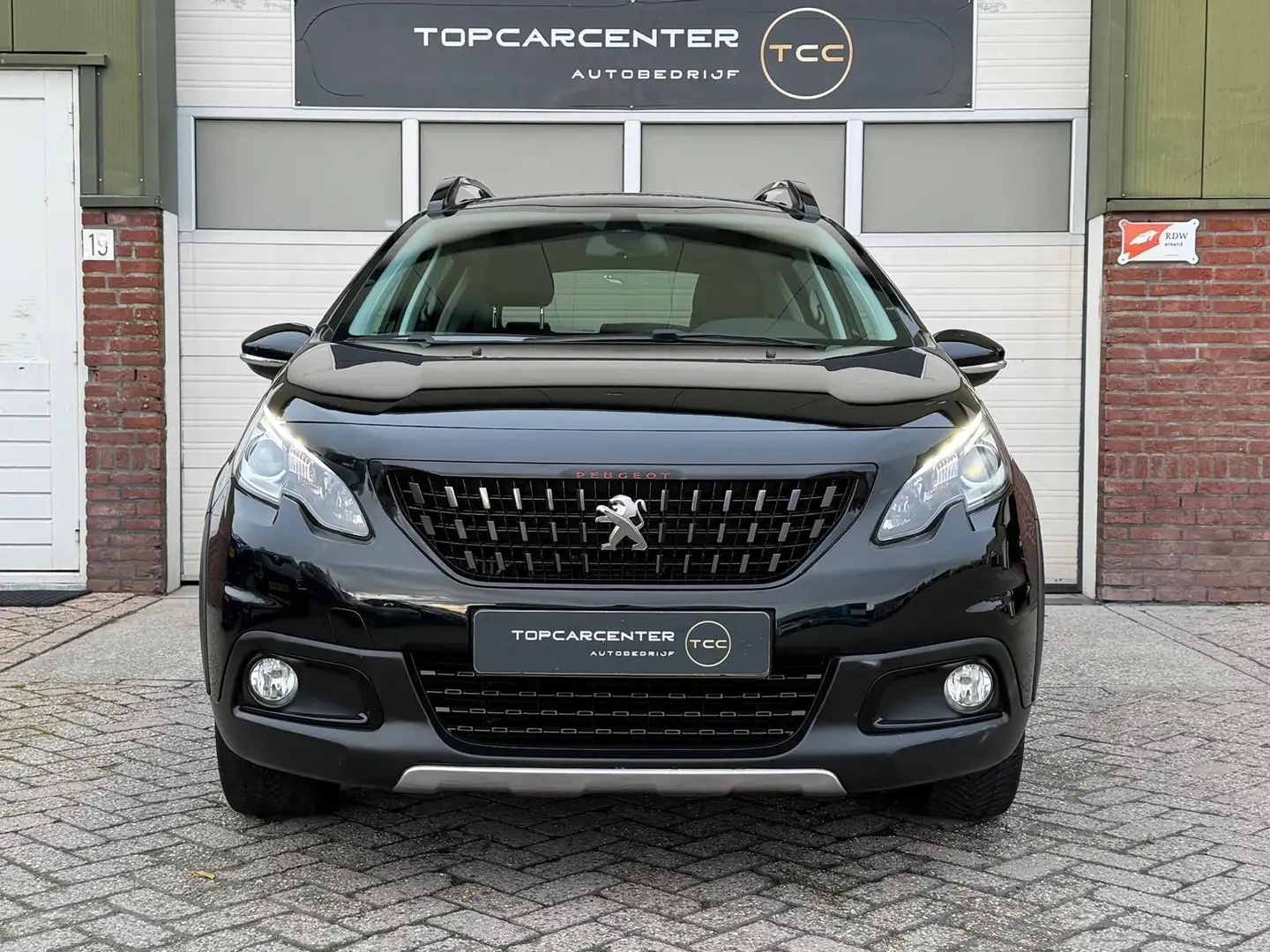 Peugeot 2008 1.2 PureTech GT-line/PANO/TREKH/CAMERA/APK/NAP Zwart - 2