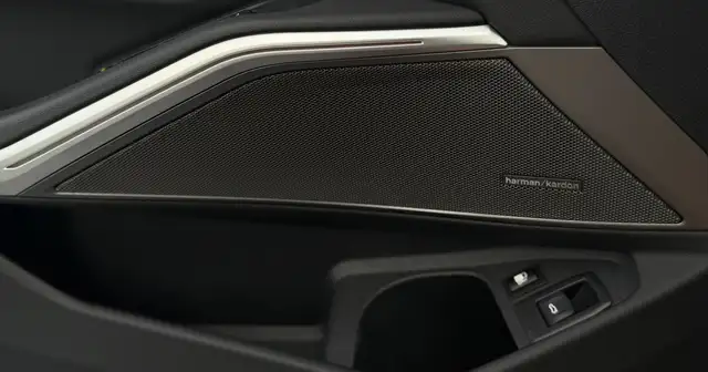 BMW 3 Series view 14