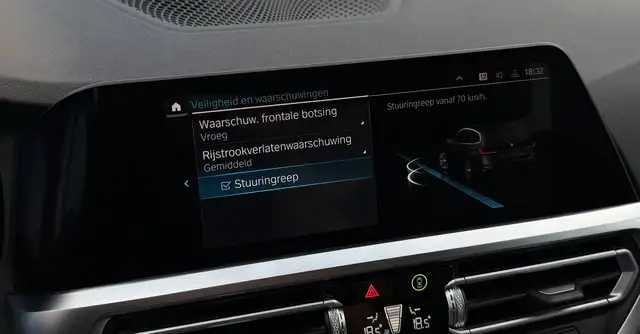 BMW 3 Series view 17
