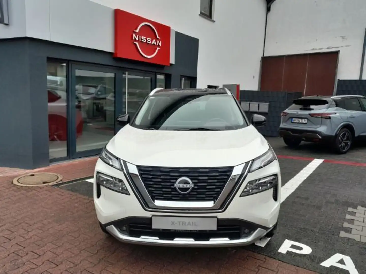 Nissan X-Trail Tekna°163PS°AUTOM° Weiß - 2
