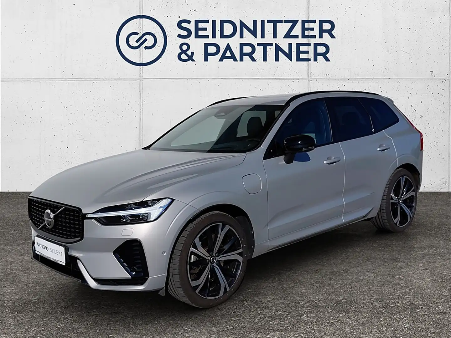Volvo XC60 T6 AWD Recharge PHEV R Design Geartronic Silber - 1