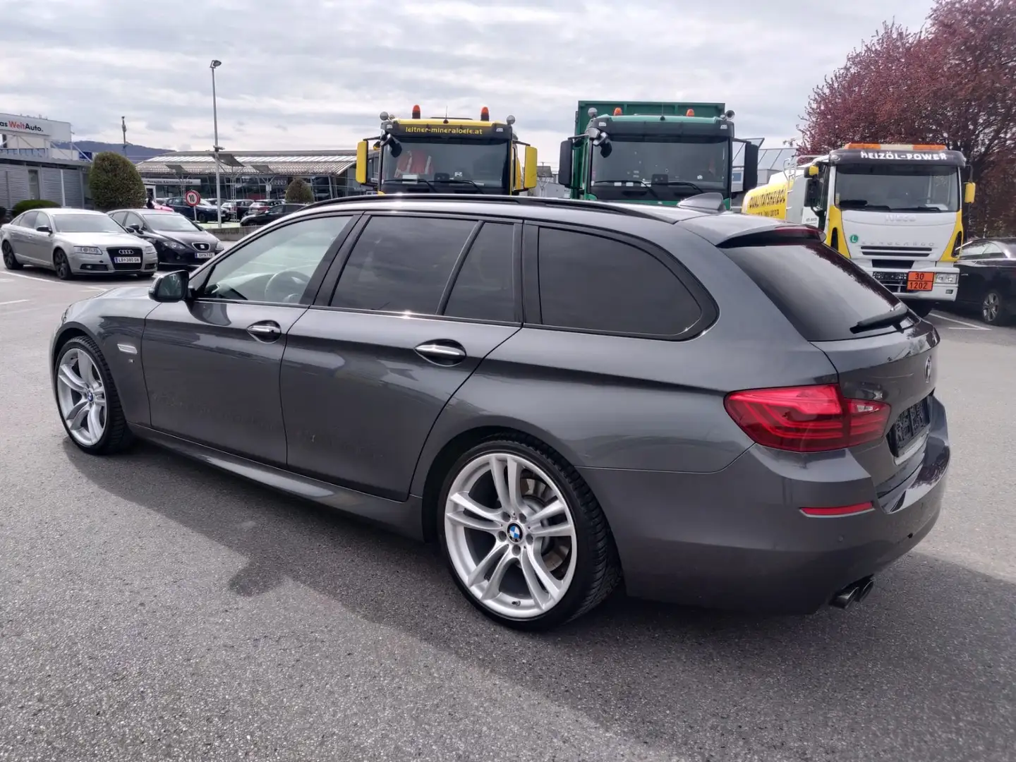 BMW 530 530d xDrive Touring Aut. Grau - 2