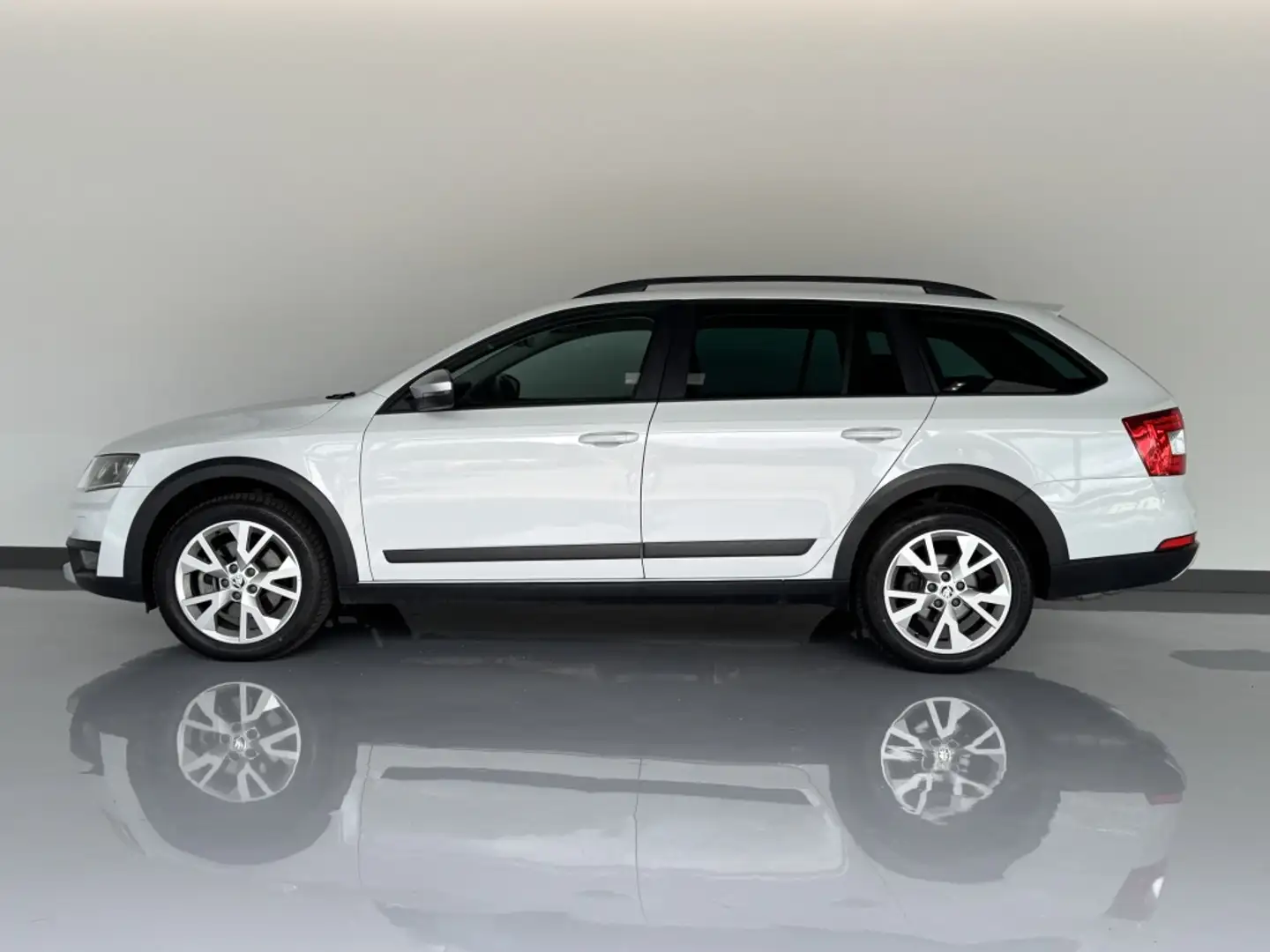 Skoda Octavia 2.0TDI CR DSG 4x4 135kW Blanco - 2