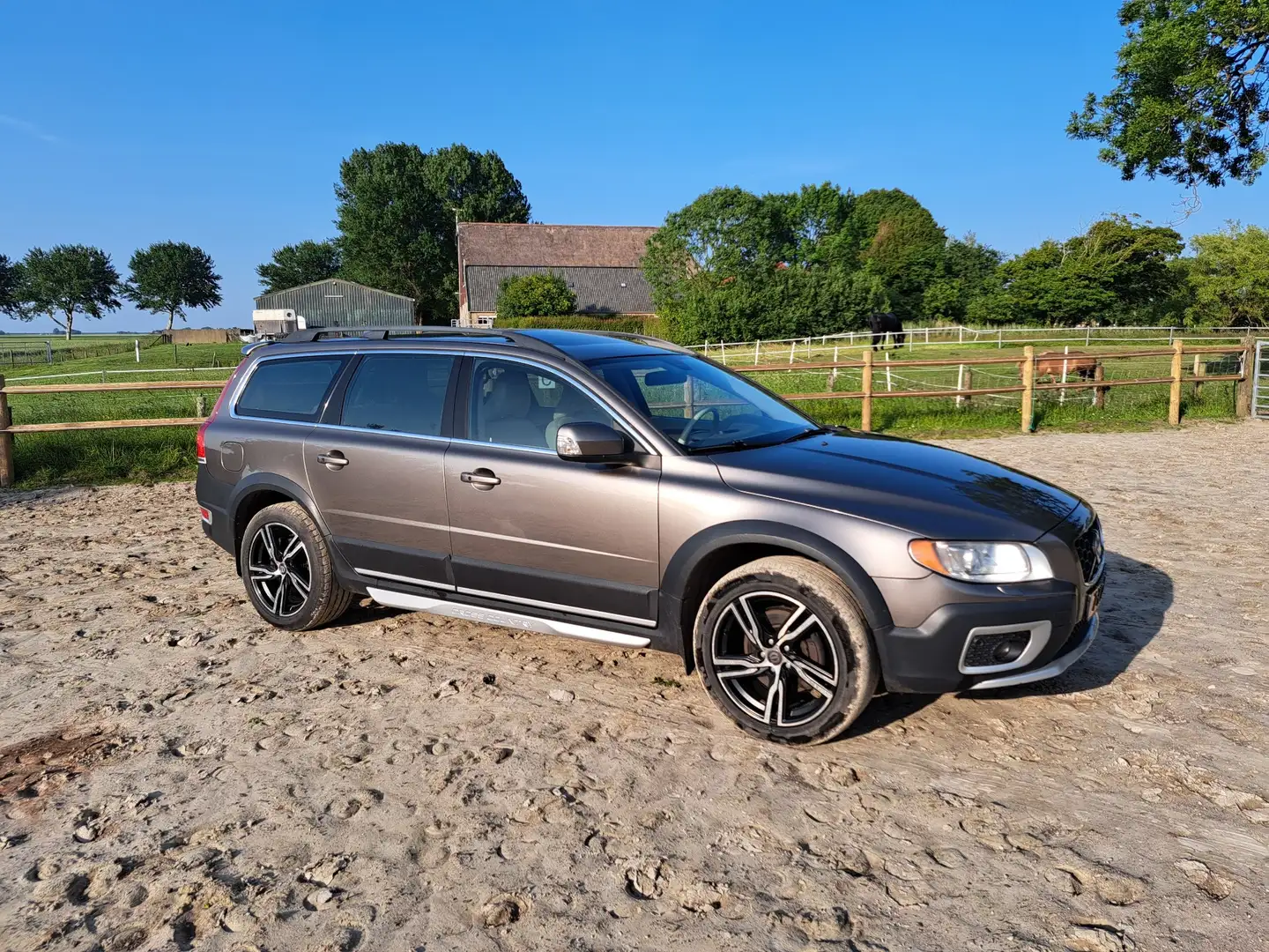 Volvo XC70 2.4 D5 Summum AWD - 2