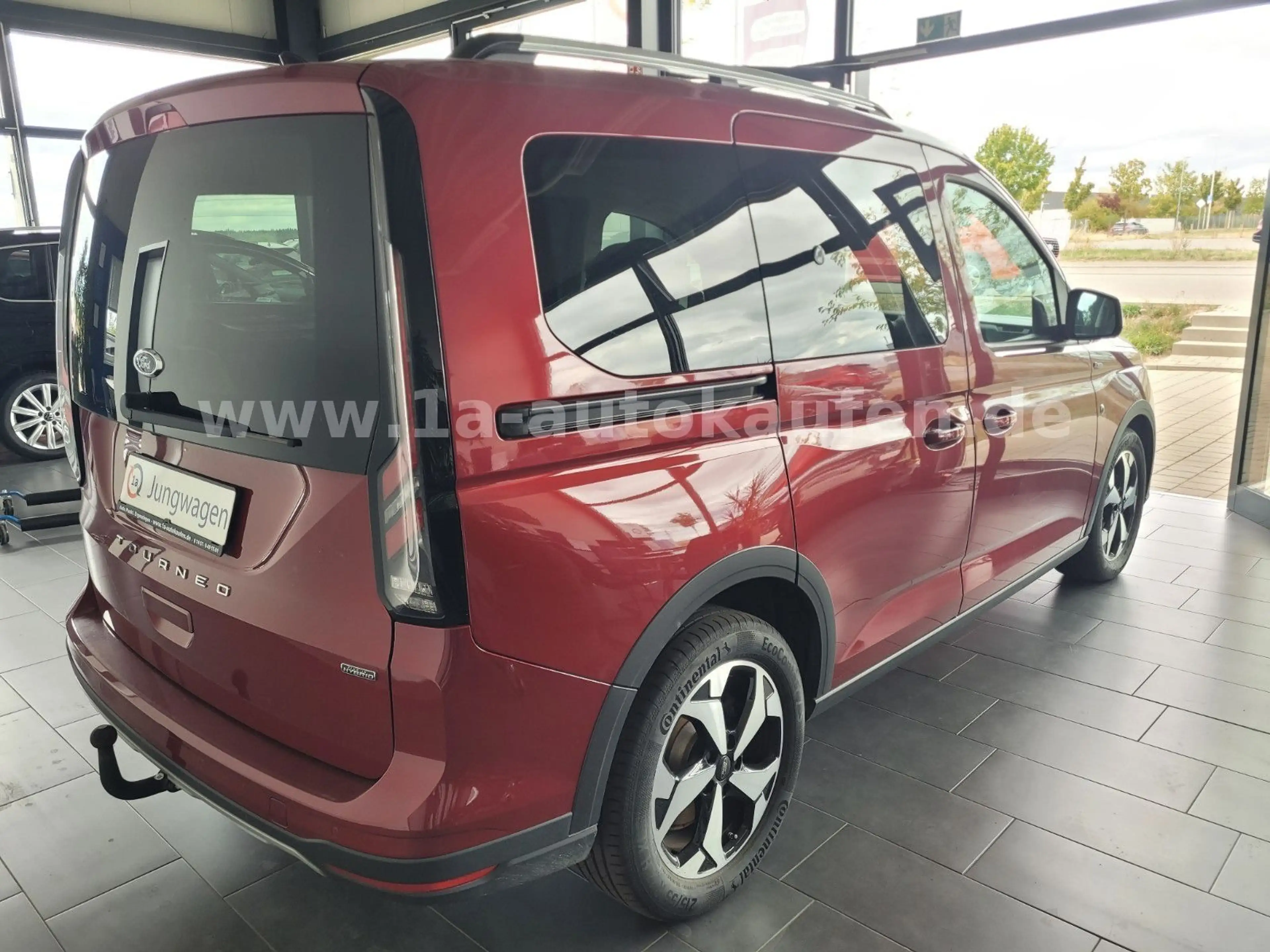 Ford Tourneo Connect L1 Plug-in Hybrid Active m. AHK — photo 4