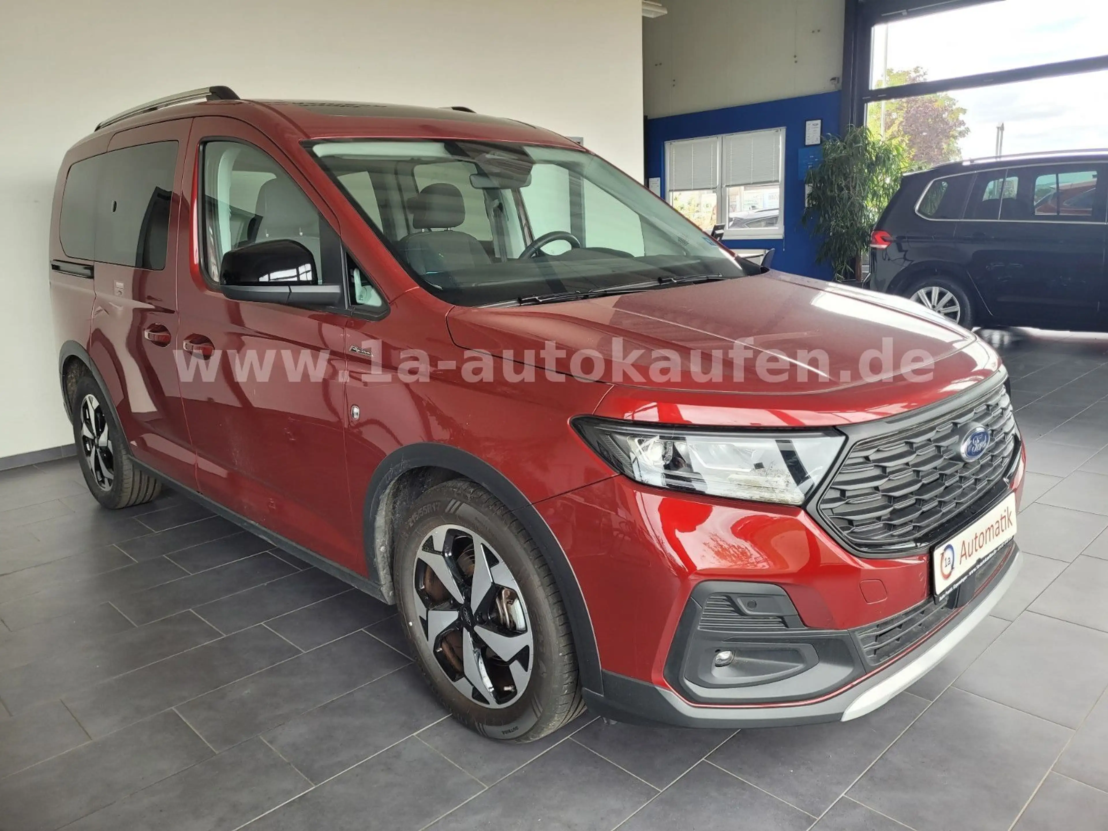 Ford Tourneo Connect L1 Plug-in Hybrid Active m. AHK — photo 3