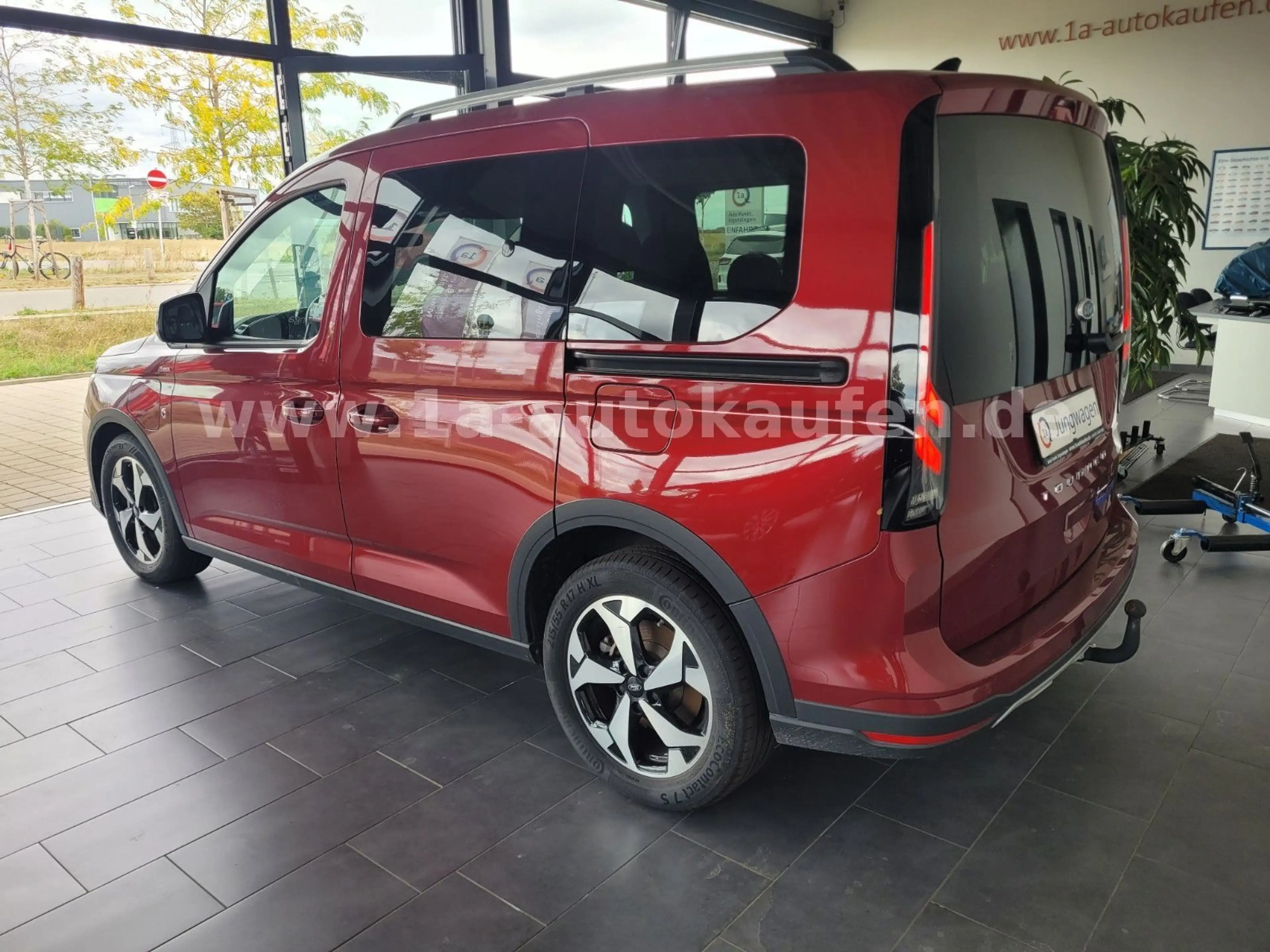 Ford Tourneo Connect L1 Plug-in Hybrid Active m. AHK — photo 5