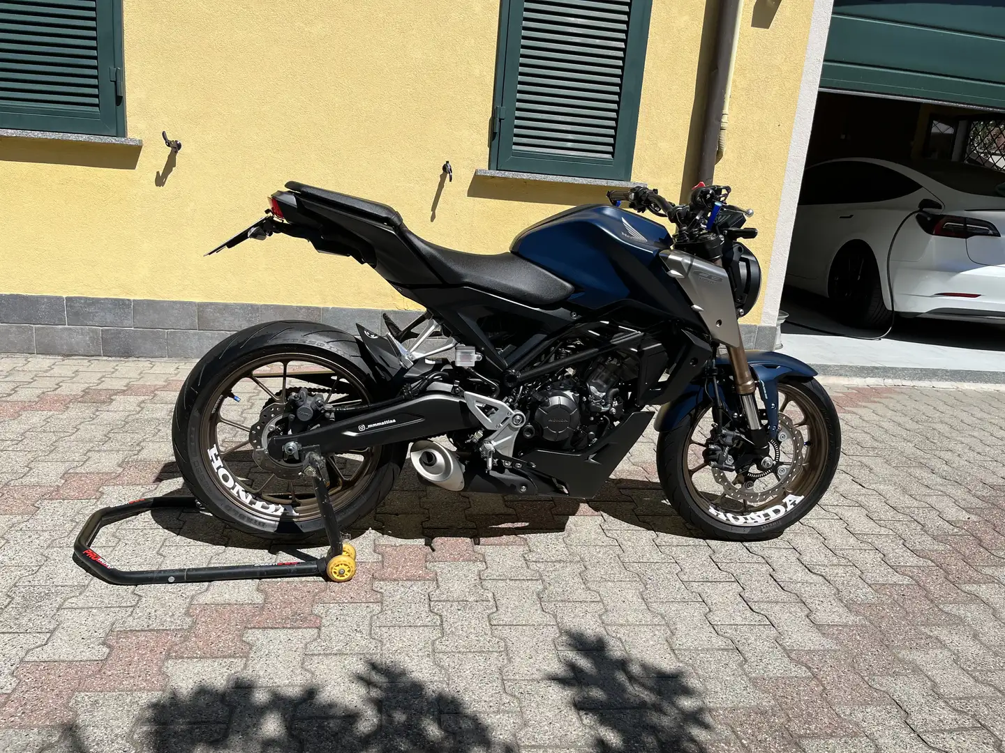 Honda CB 125 R ABS + PIRELLI DIABLO ROSSO 90% - 1