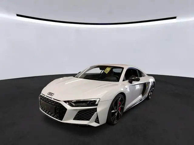 Audi R8 view 2