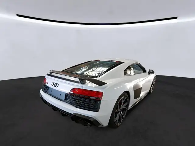 Audi R8 view 5