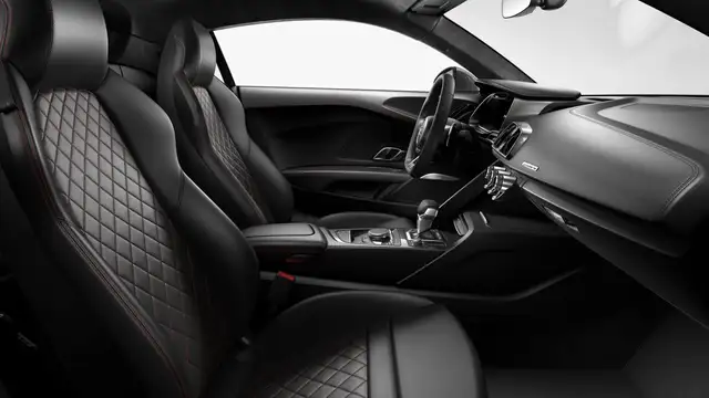 Audi R8 view 13