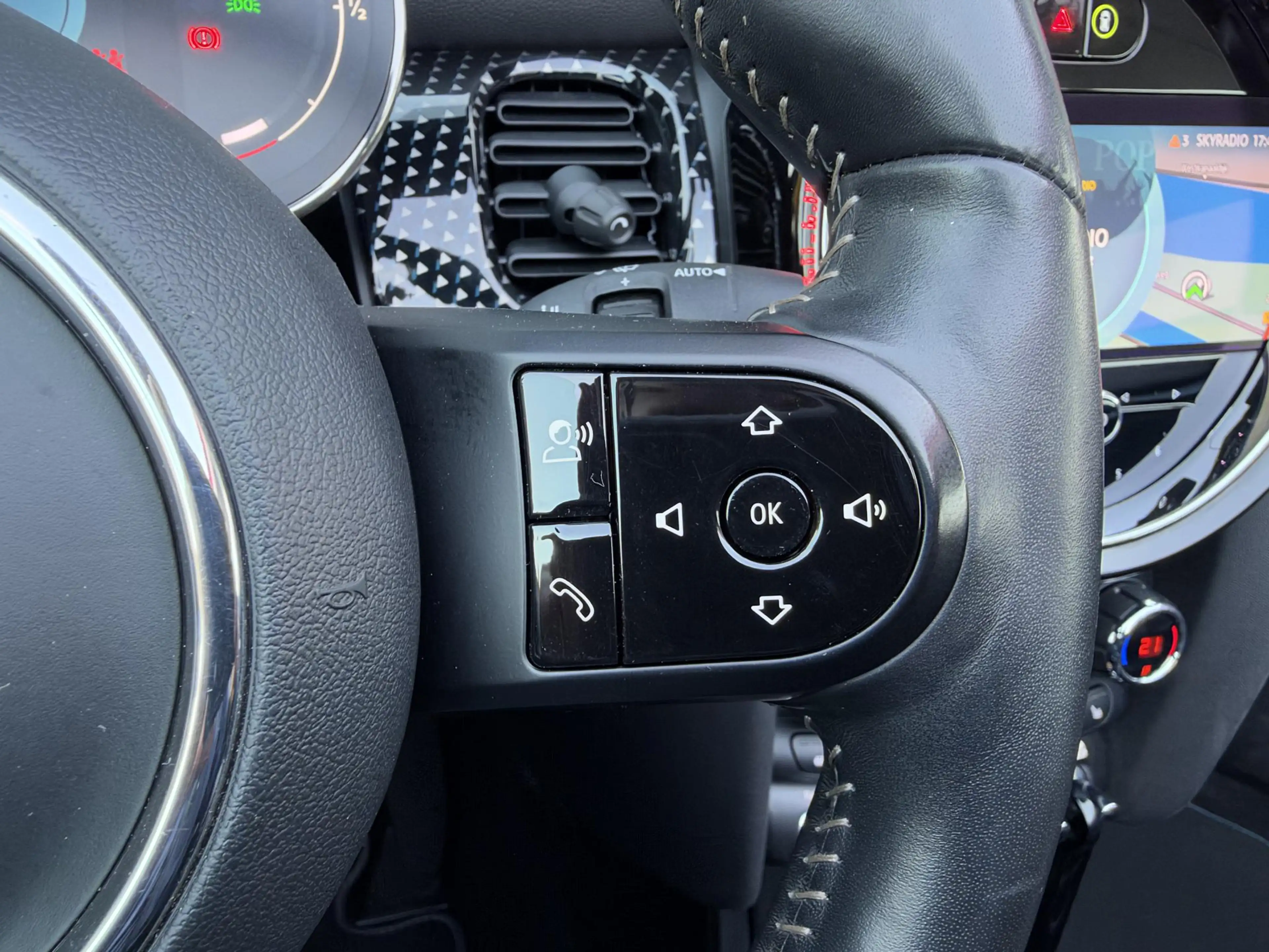 MINI Cooper Cabrio 1.5 Sidewalk Edition / 100% Onderhoud — photo 36