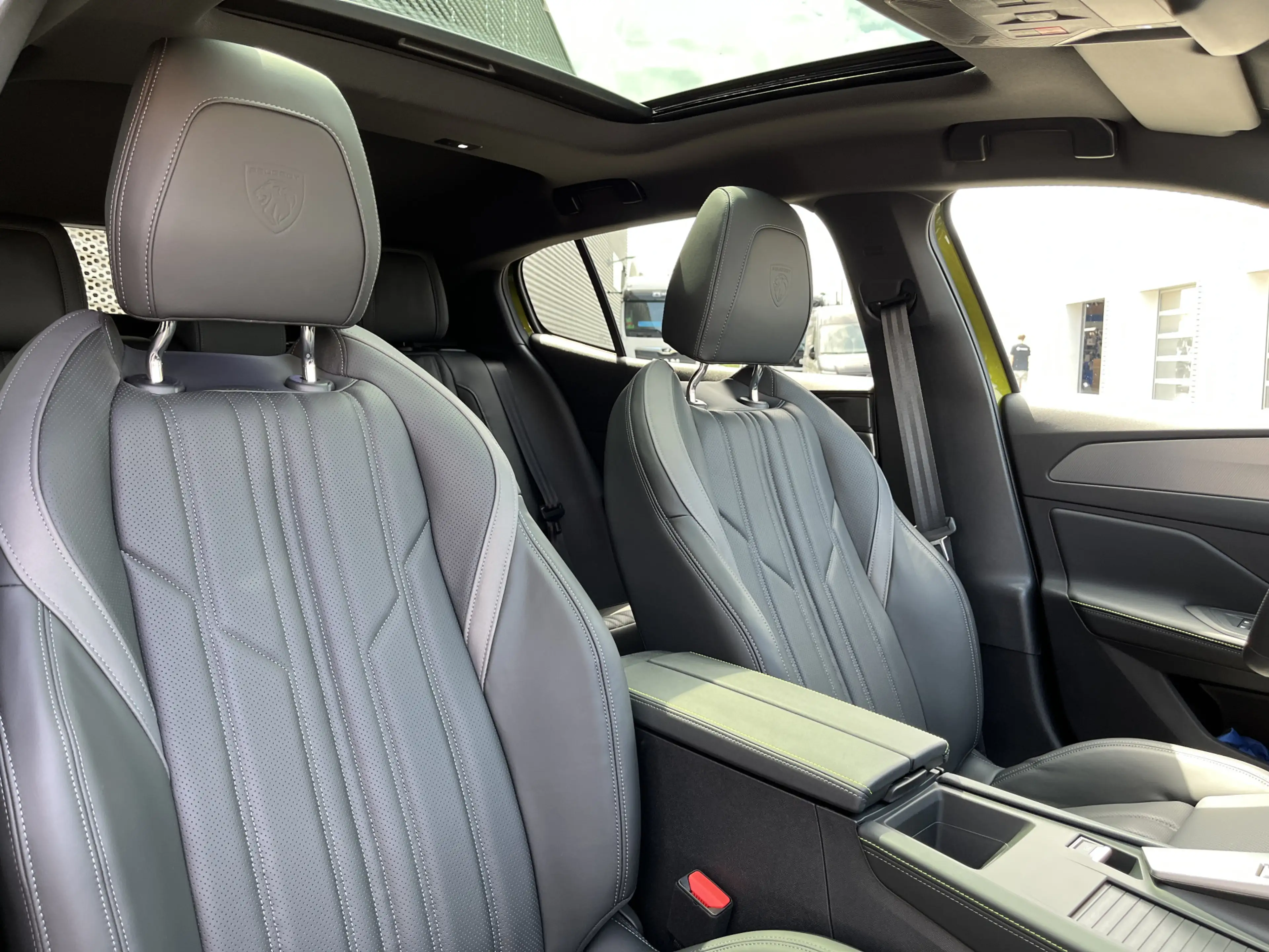 Peugeot 408 e-408 GT Exclusive 58 kWh | Leder | Focal Audio | — photo 9