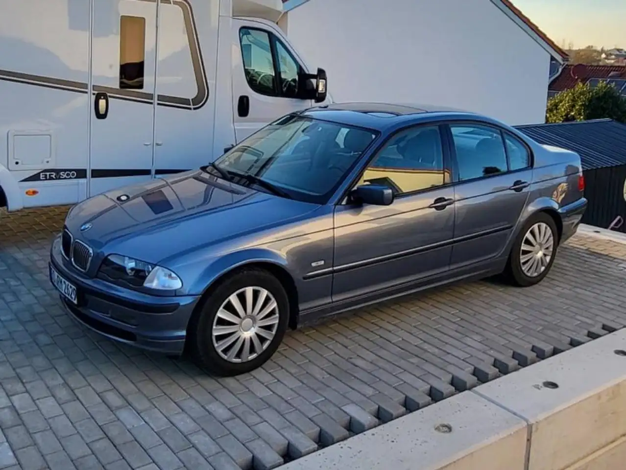 BMW 320i, foto 1