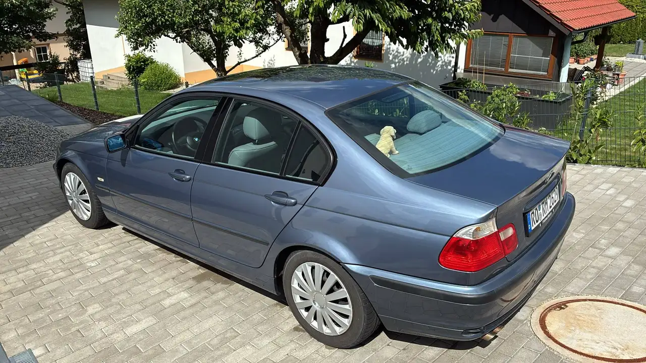 BMW 320i, foto 2