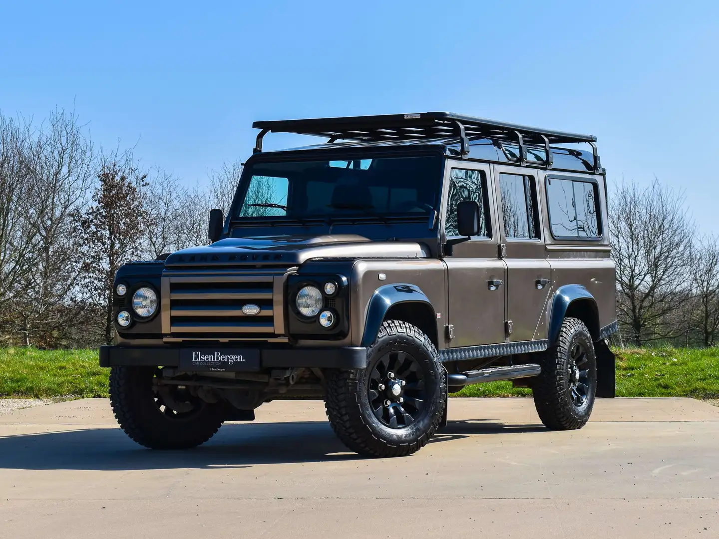 Land Rover Defender 110 2.2TD4 \ROUGH / EXCLUSIVE EDITION\ Brun - 1