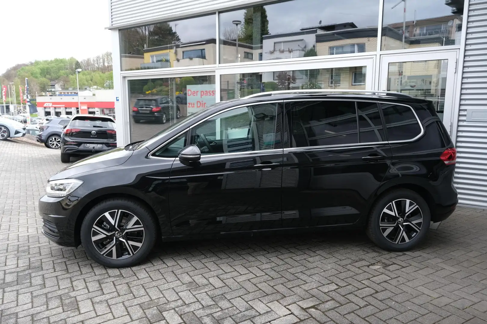 Volkswagen Touran 1.5 TSI DSG Edition 7-Sitze Navi Kamera LED Plu... Schwarz - 2