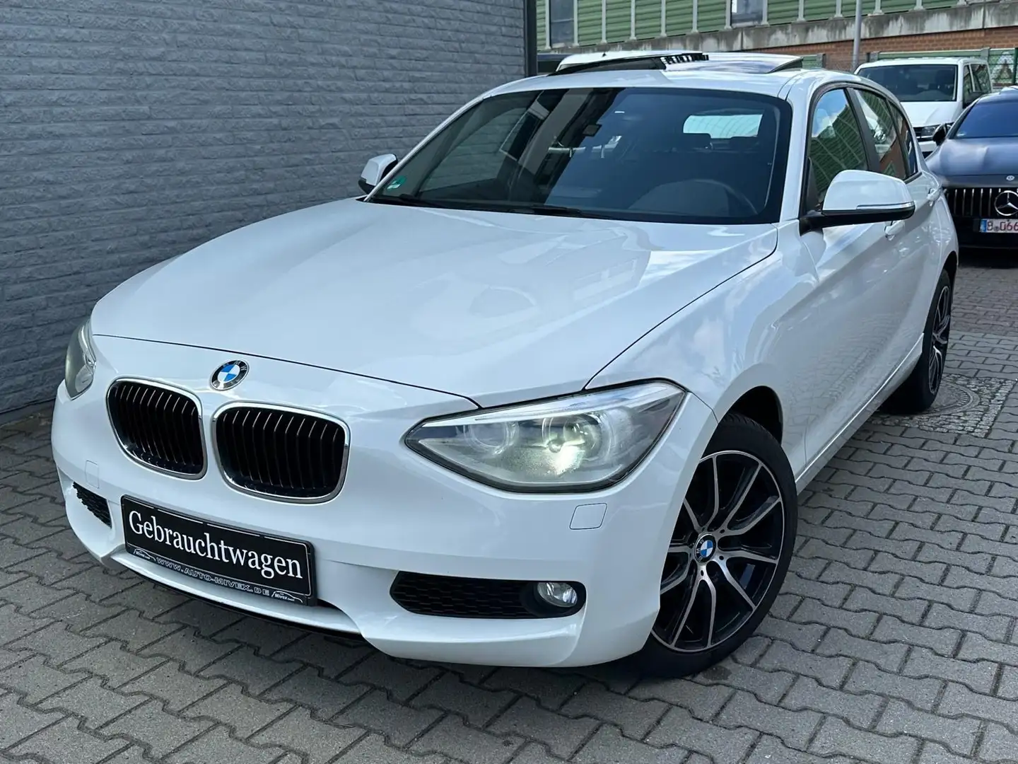 BMW 118 i 5-trg. Automatik Navi Xenon el.GSHD Blanc - 1