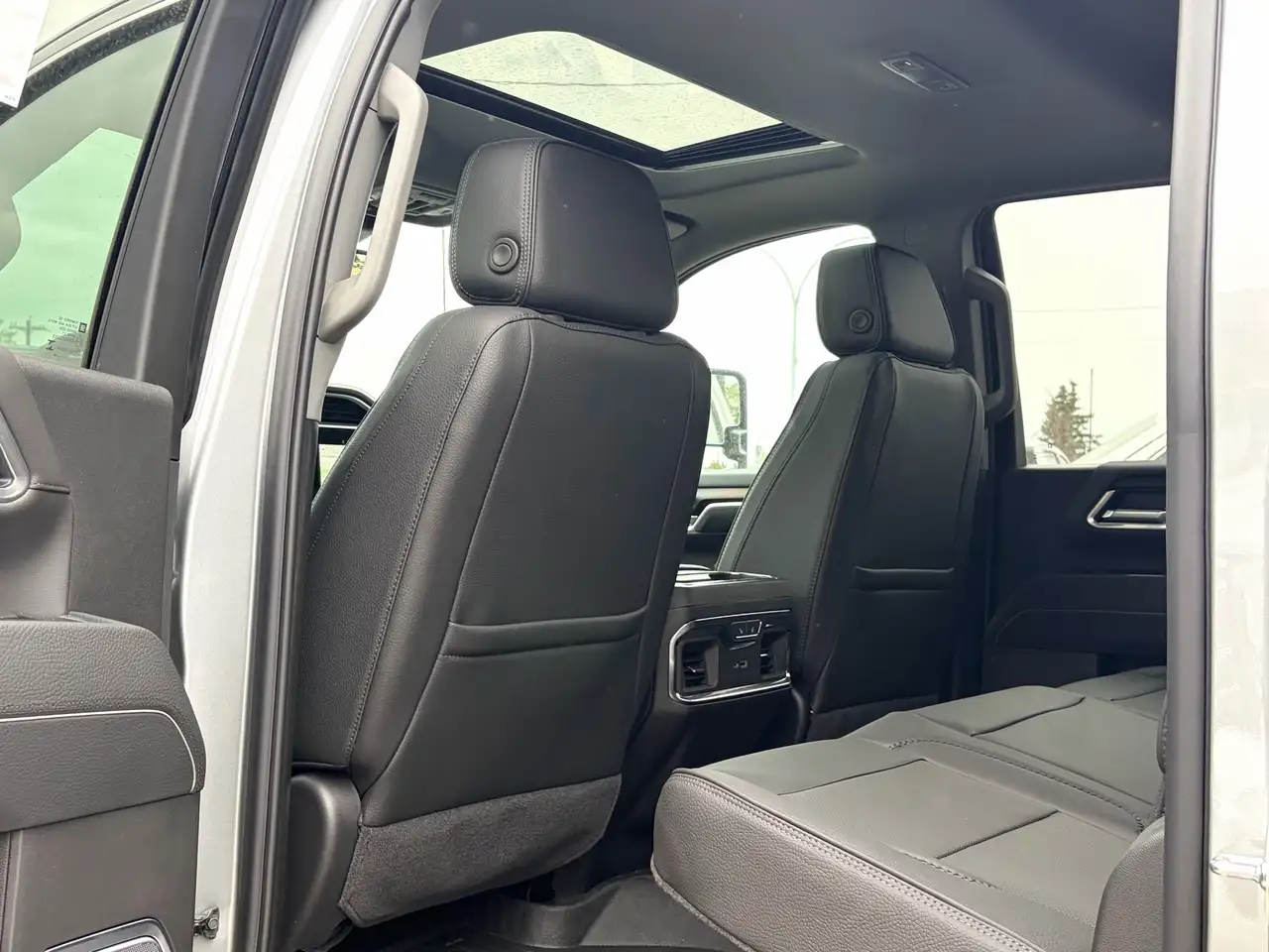 GMC Sierra 3500HD снимка GMC Sierra 3500HD